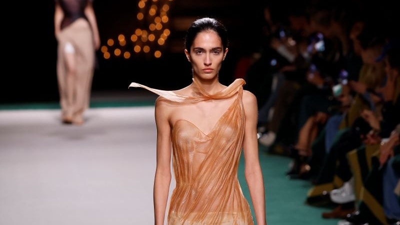 Un look Victoria Beckham (ph Francesc Ten/MFF)
