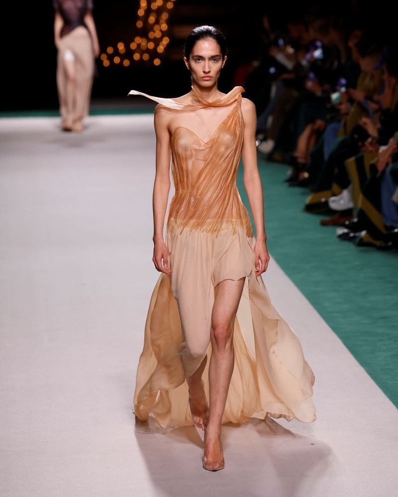 Un look Victoria Beckham (ph Francesc Ten/MFF)