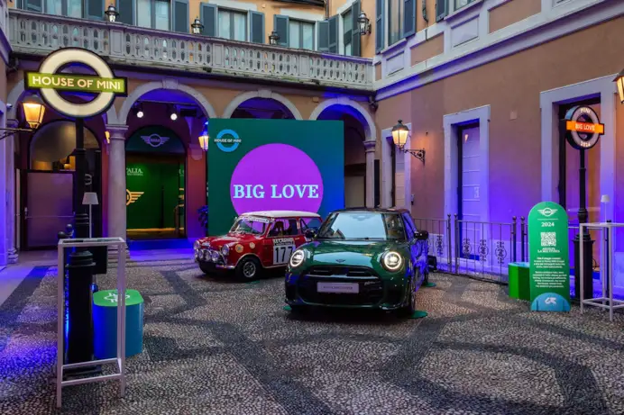 Dalla Swinging London a Milano. Mini celebra 65 anni di rivoluzione automobilistica