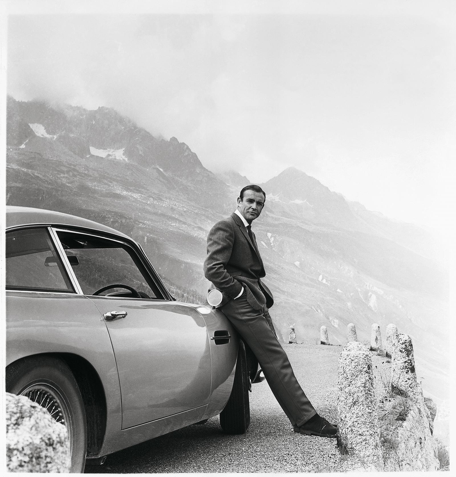Goldfinger rinasce: Aston Martin svela la DB12 in omaggio all’iconico film di James Bond