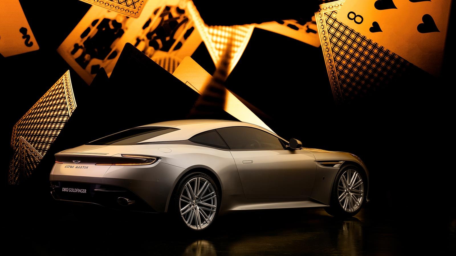 Goldfinger rinasce: Aston Martin svela la DB12 in omaggio all’iconico film di James Bond