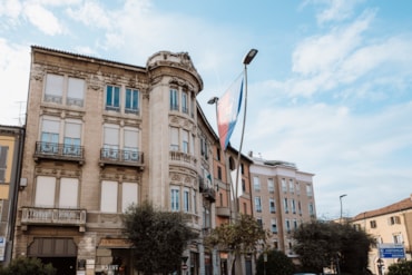 Il palazzo di Alba in cui Banca Patrimoni Sella & C. ha aperto la nuova sede