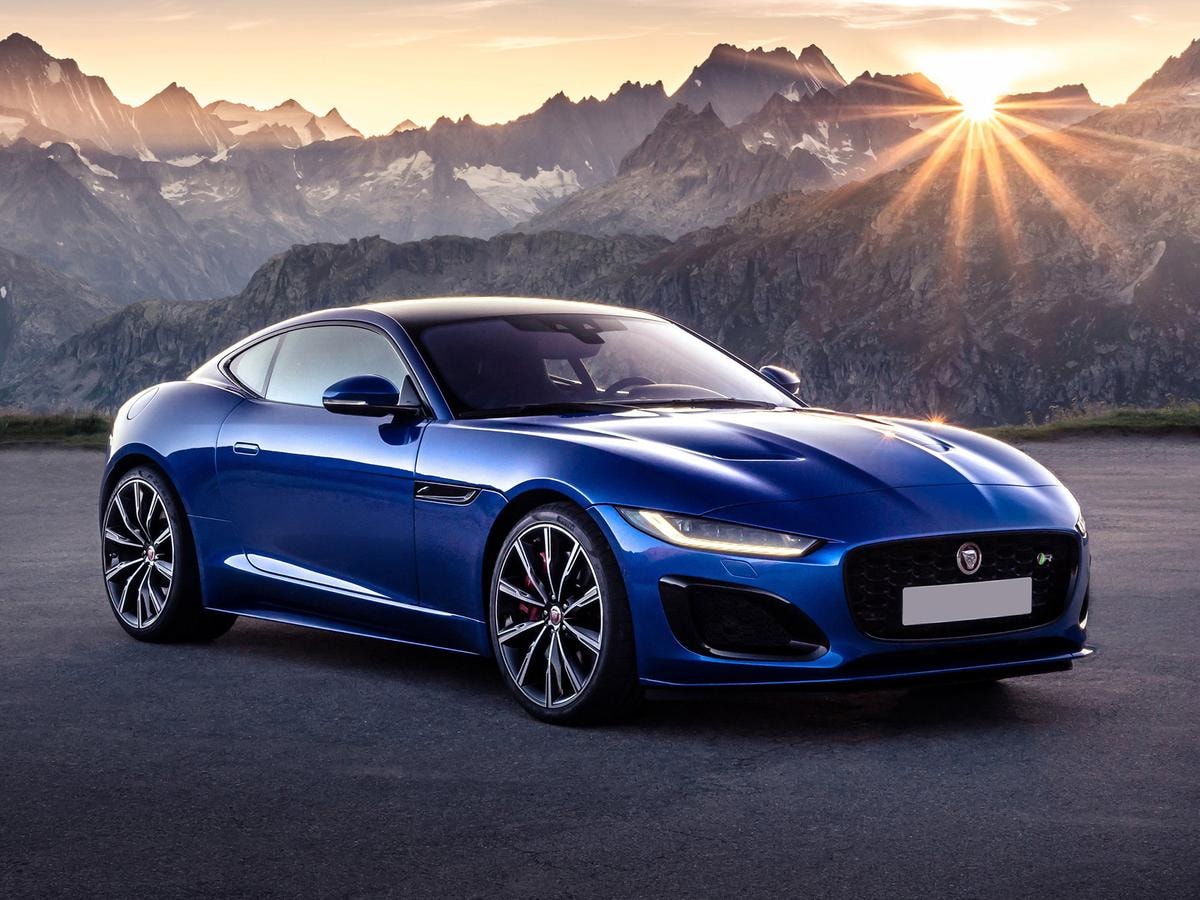 In attesa di consegnare al Jaguar Daimler Heritage Trust l’ultima F-Type,  la produzione offre le versioni finali di Coupé e Convertible, sportive eleganti e dallo stile senza tempo.  Da collezione.