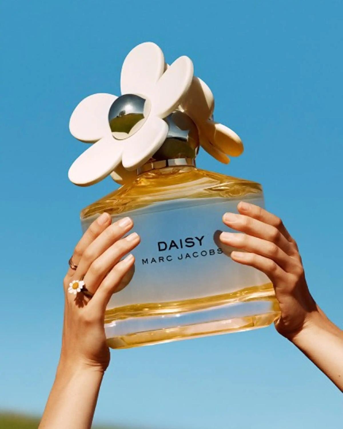 Un adv della fragranza Daisy di Marc Jacobs (ph Coty official website)