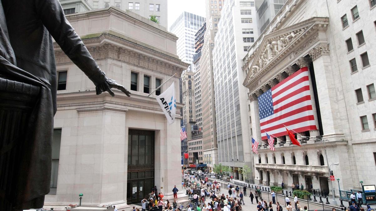 La diretta da Wall Street | Borse Usa  in rialzo: Dow Jones tocca per la prima volta quota 44.000, S&amp;P 500 segna nuovo record