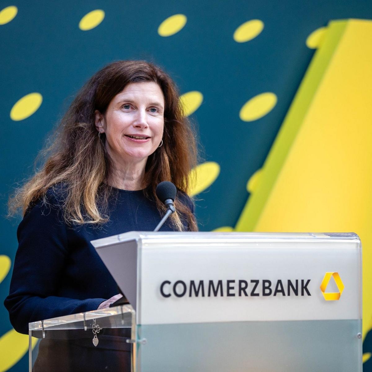 BETTINA ORLOPP
DIRETTRICE FINANZIARIA DI COMMERZBANK