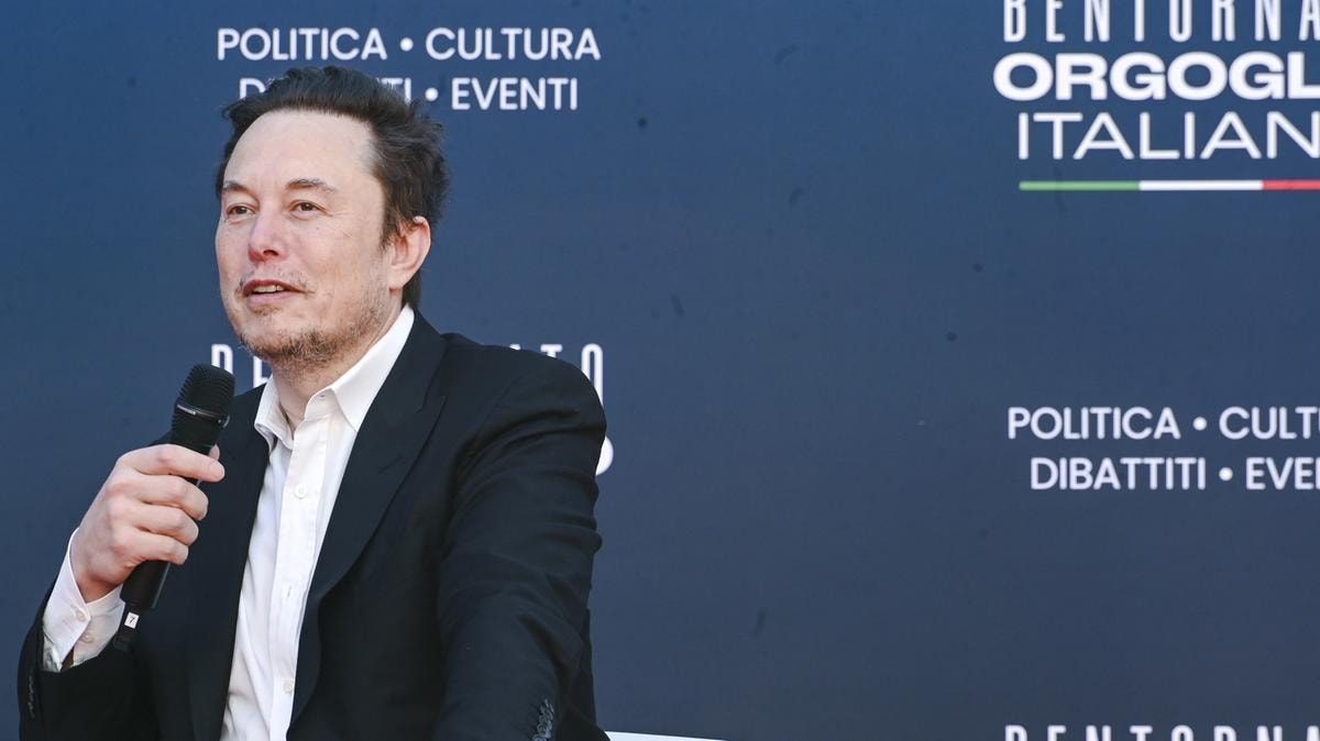 ELON MUSK AD TESLA