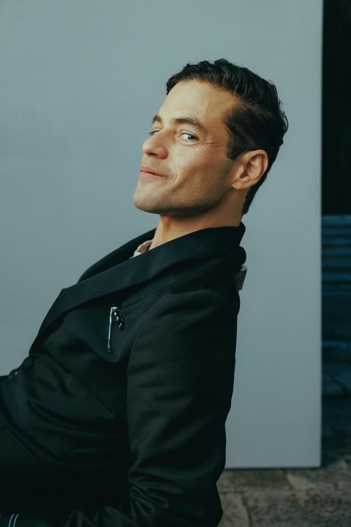 Rami Malek indossa Cartier