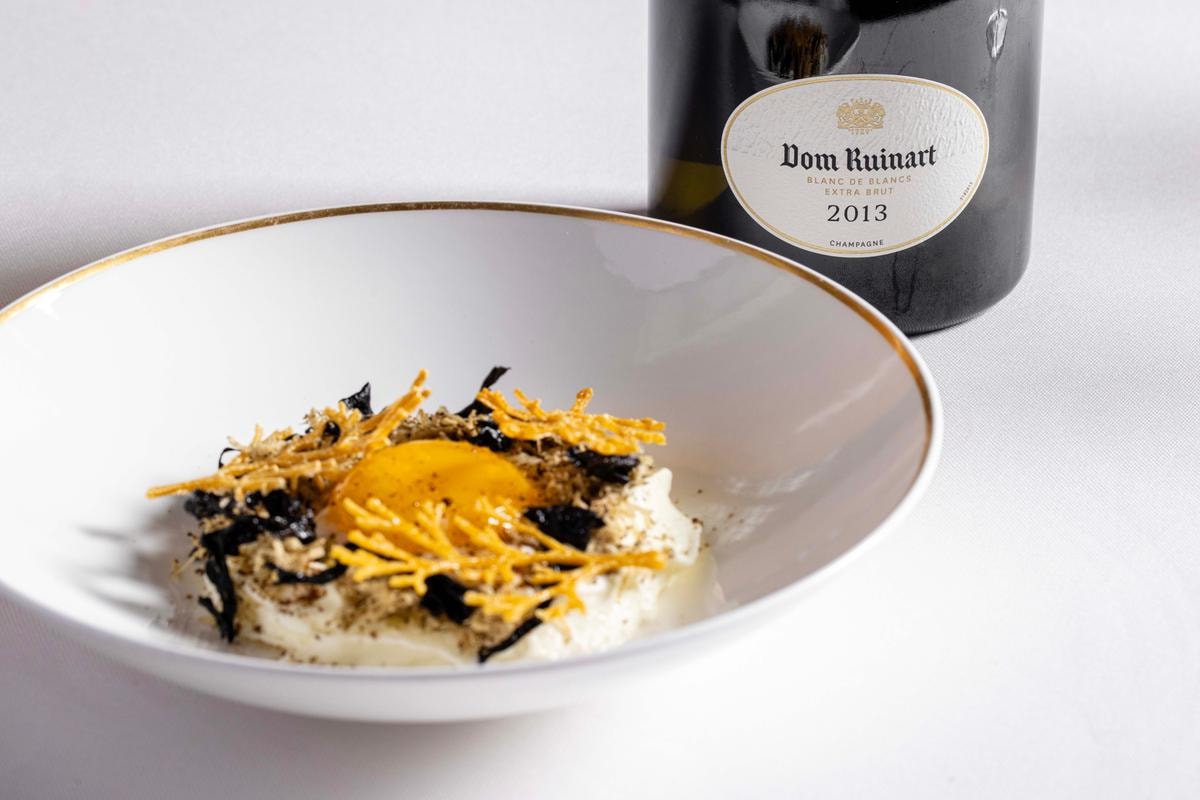 Uno champagne, quattro portate e la cena perfetta è servita