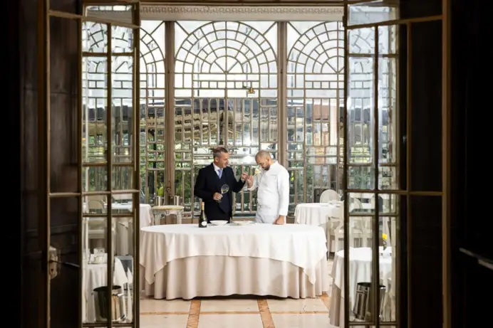 Uno champagne, quattro portate e la cena perfetta è servita