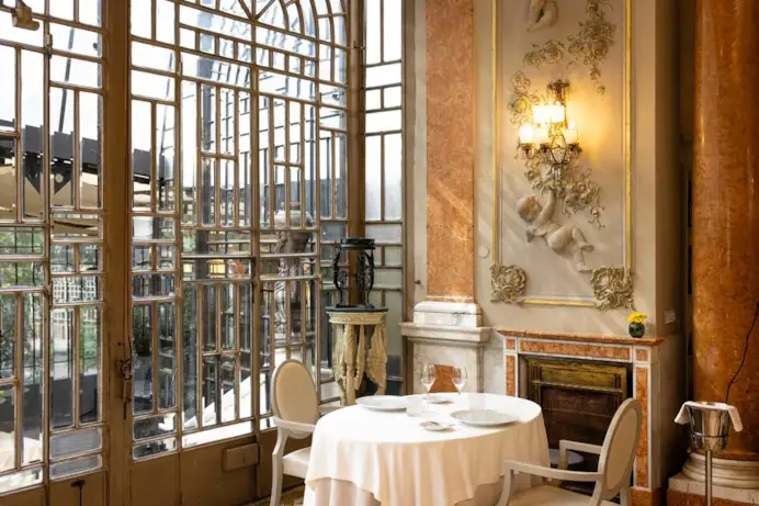Uno champagne, quattro portate e la cena perfetta è servita