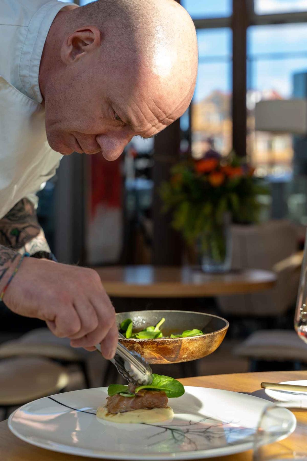 Chris Oberhammer, lo chef che cucina da solo