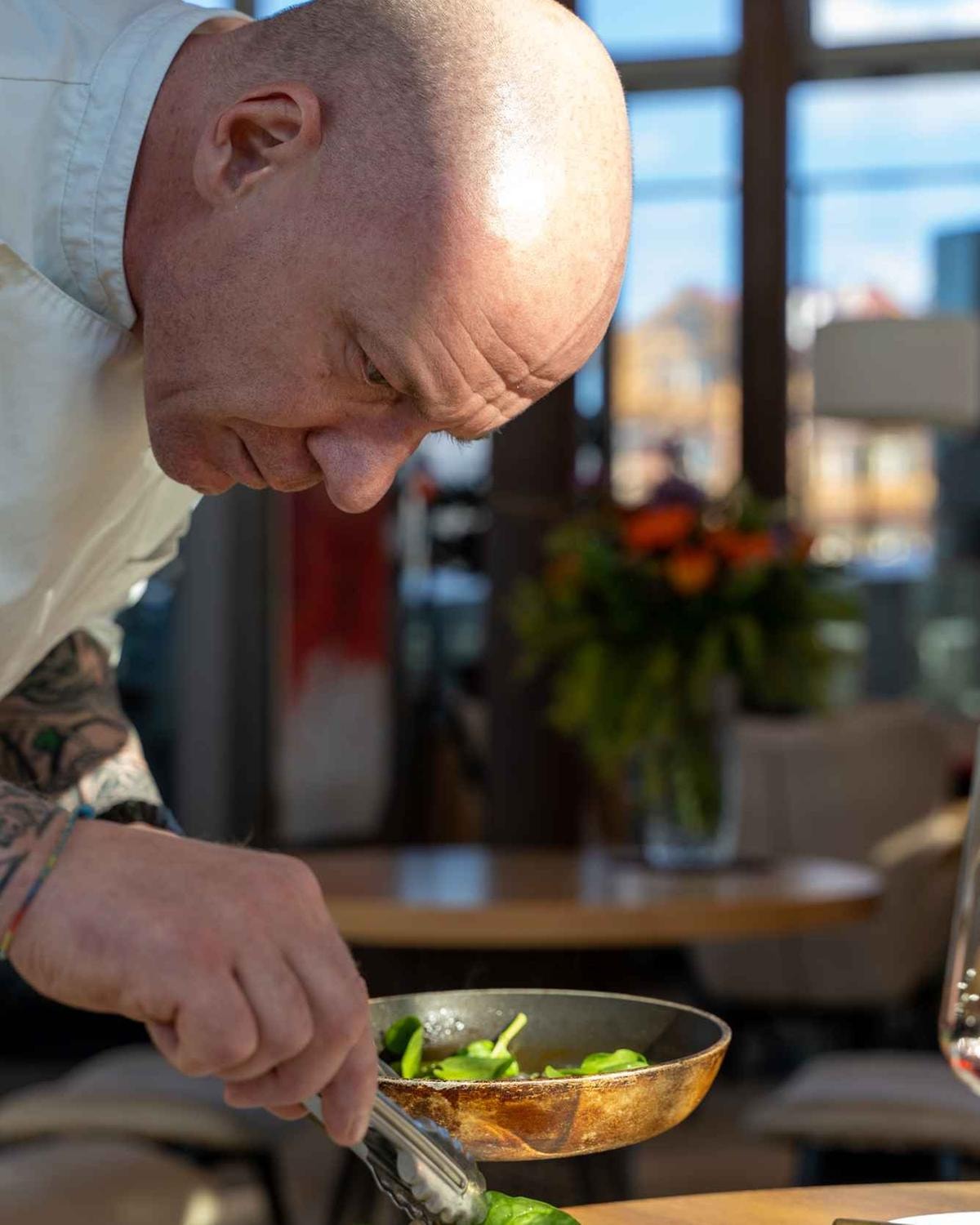Chris Oberhammer, lo chef che cucina da solo