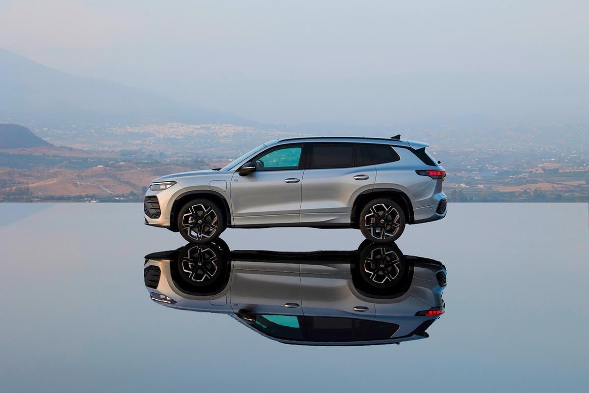 Tecnologia AI e design aggressivo: le novità del Salone dell’Auto di Parigi da Škoda a Xpeng
