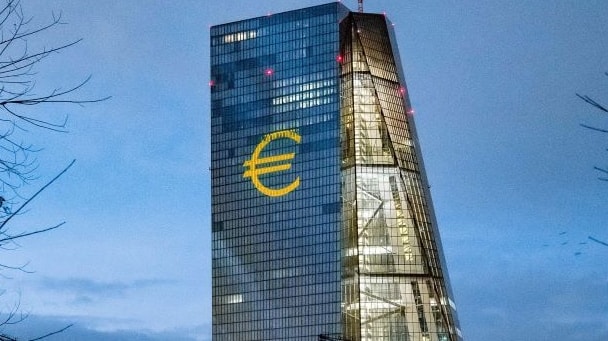 Bce: il rischio principale è la bassa crescita, non più l’alta inflazione. Possibili effetti su banche, imprese e Stati