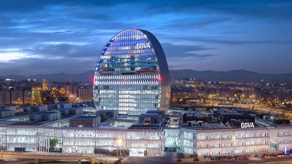 Bbva lancia le carte di credito in Italia: la banca spagnola completa l’offerta dopo il successo del conto corrente remunerato