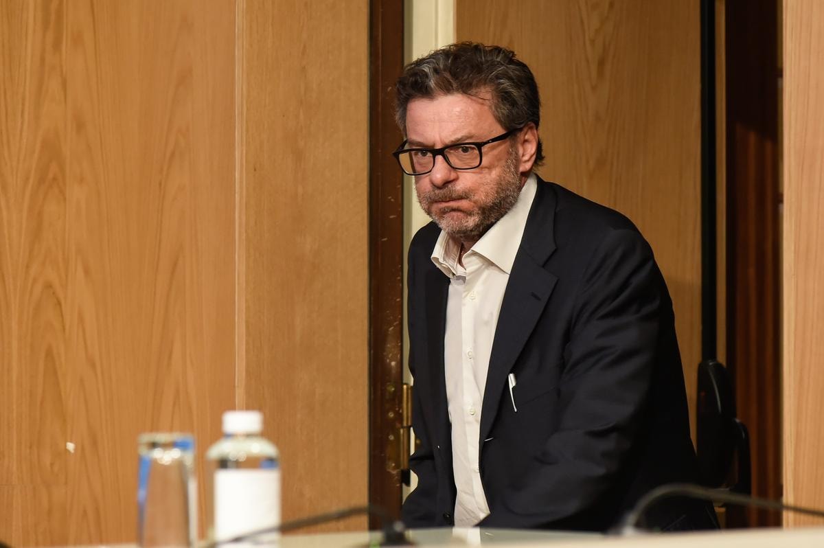 Unicredit-Banco Bpm, il ministro Giancarlo Giorgetti frena Andrea Orcel: «Operazione non concordata, c'è il golden power»