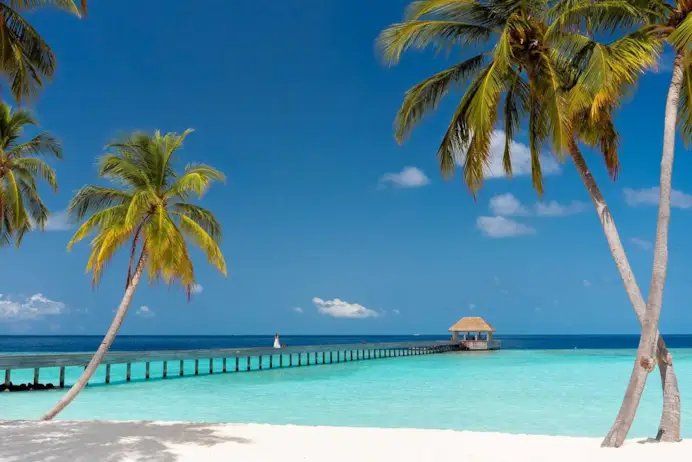 Il pontile del Baglioni Maldives Luxury All-Inclusive, sull’Isola di Maagau.