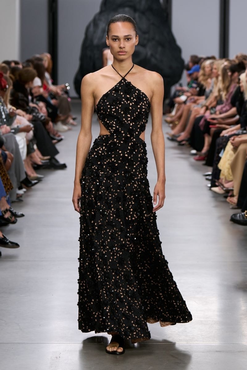 Un look spring-summer 2025 di Michael Kors (courtesy Michael Kors)