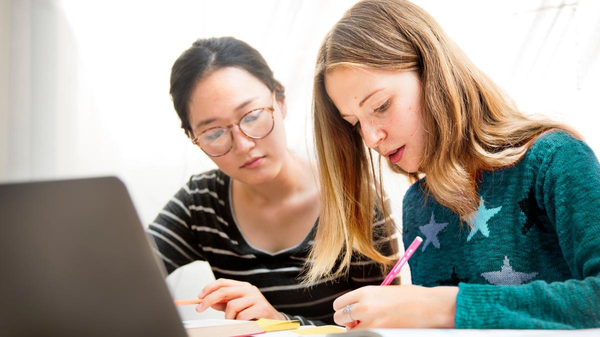 AI Girls, studentesse a lezione di IA 