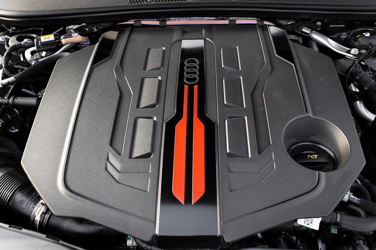 La nuova Audi A5 nobilita la precedente A4: crescono dimensioni, slancio e personalità