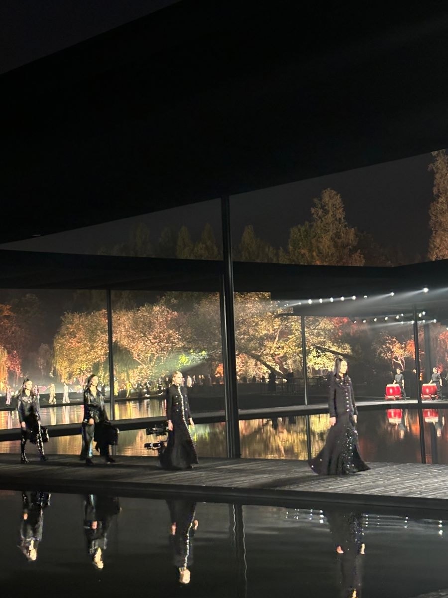 Il finale dello show Métiers d'art di Chanel ad Hangzhou (ph Chiara Bottoni)
