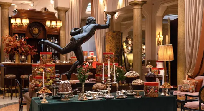 Il panettone sartoriale di Gennaro Esposito al Grand Hotel et de Milan.