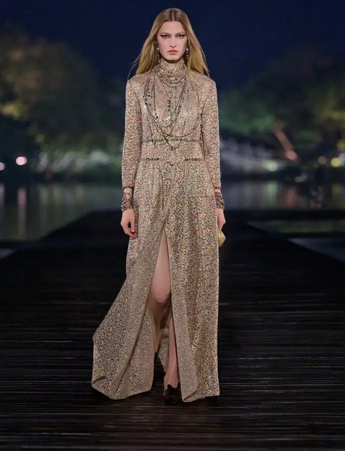 Un look Chanel Métiers d'art 2024/25 (courtesy Chanel)