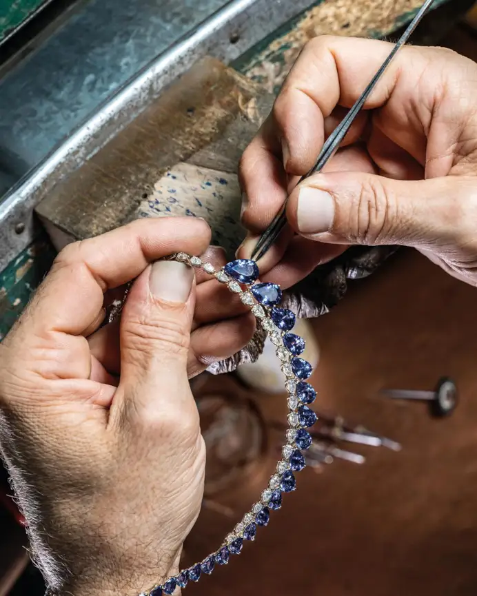 Un momento di lavorazione artigianale