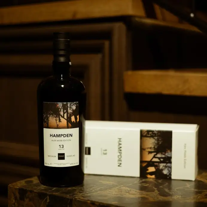 Il rum da collezione Magnum Serie ha fatto il bis con Alex Webb. Ecco le quattro bottiglie su cui investire