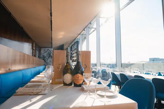 I 7 migliori Champagne da collezionare, regalare e stappare per le feste