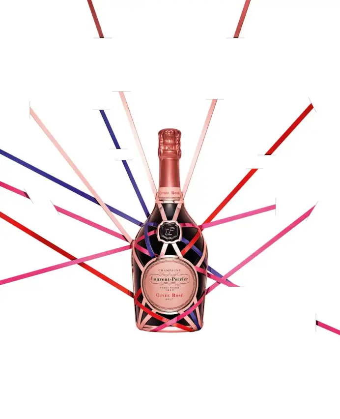 Dal 2017, Laurent-Perrier custodisce la sua Cuvée Rosé Ribbons in un elegante guscio metallico.