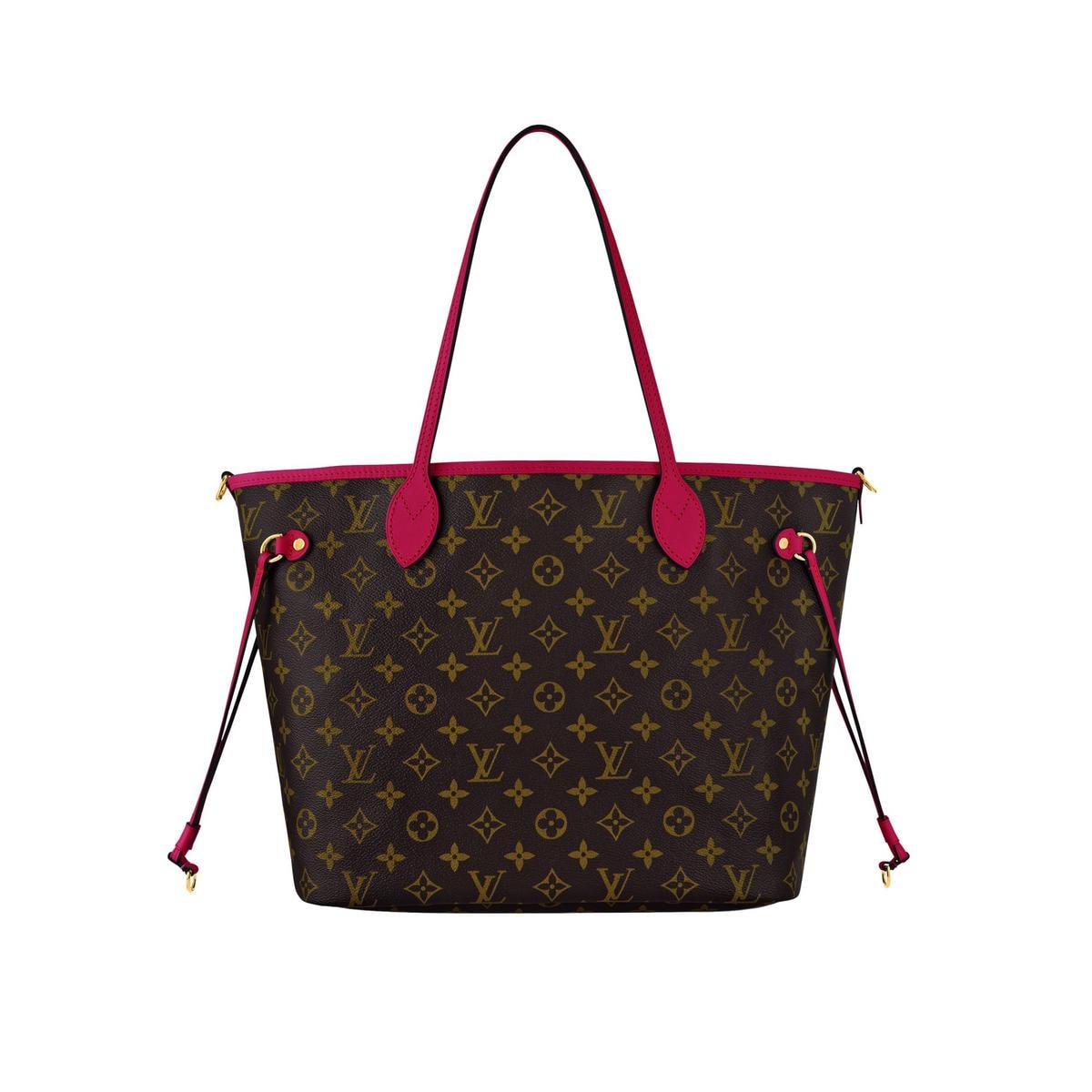 La lavorazione di questa borsa si estende su entrambi i lati, sia che si tratti del classico Monogram all’esterno, sia della pelle martellata all’interno, nei toni classici del nero e del marrone