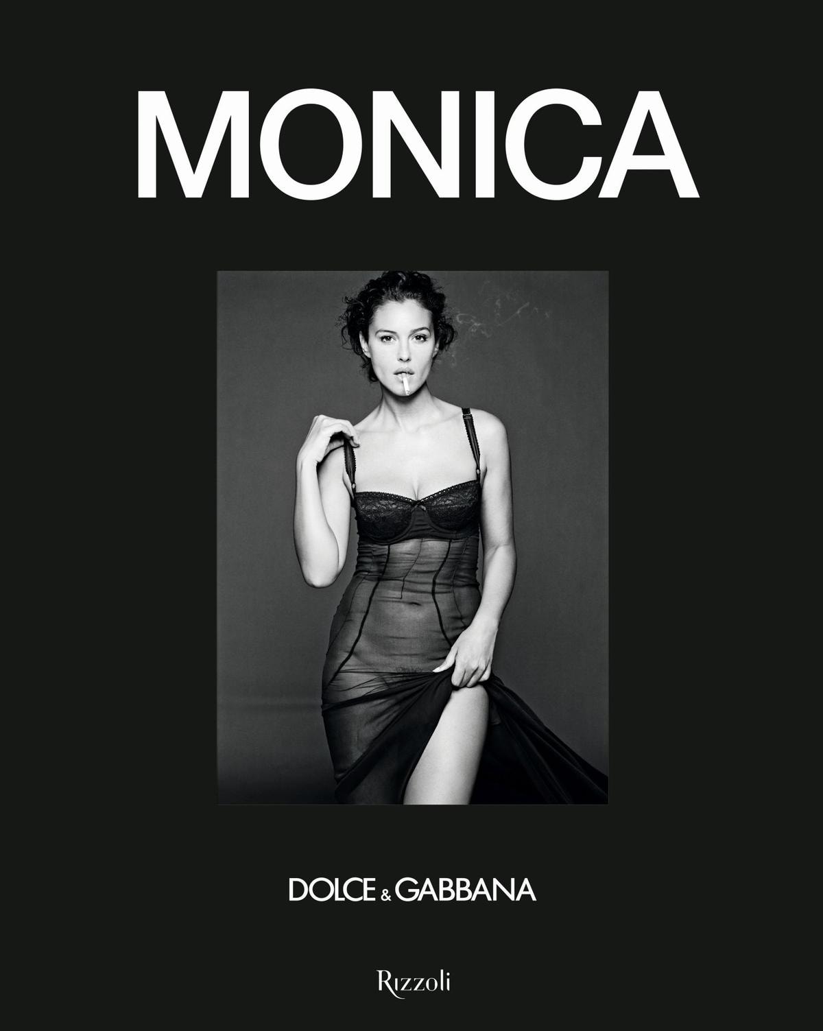 La copertina di Monica (Rizzoli), il nuovo libro che gli stilisti Domenico Dolce e Stefano Gabbana hanno dedicato alla loro musa, Monica Bellucci.