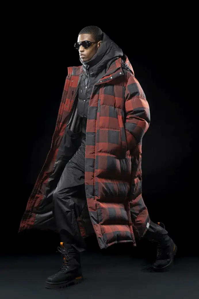 Parka lungo a quadri Buffalo Check e pantaloni Ripstop Tech Camp. Woolrich Black Label A/I 20024-25