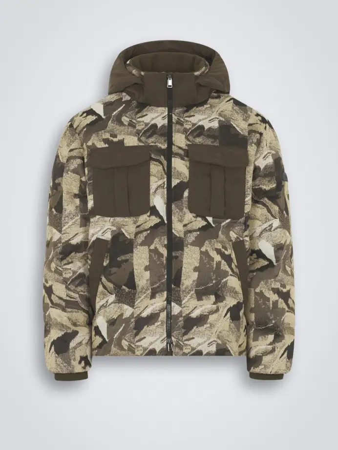 Piumino in jacquard nylon marrone scuro e verde militare di Brioni (5.500 euro)
