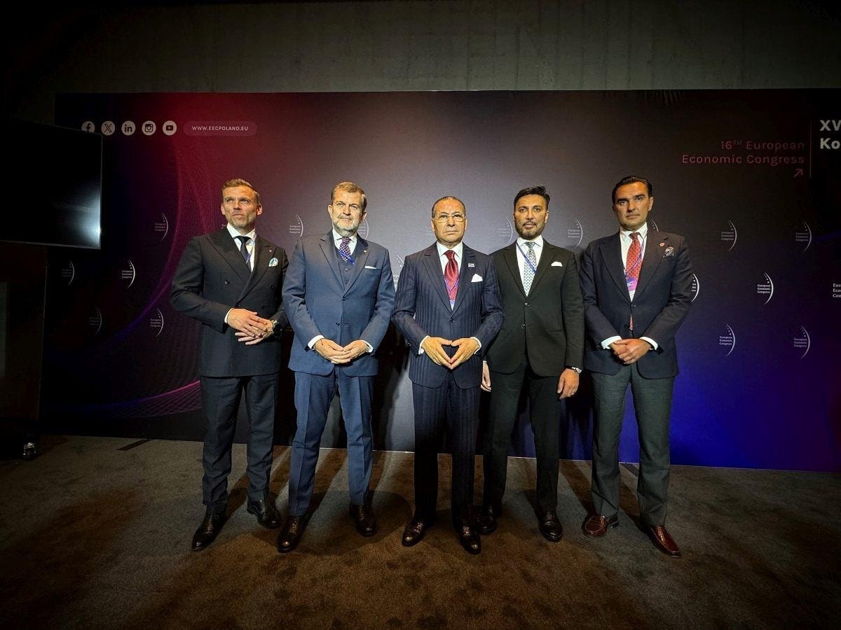 nella foto da sinistra Marcin Bruszewski , American Heart of Poland, Francesco Galli, GSD Strategy, Kamel Ghribi, vicepresidente di Gruppo San Donato e presidente di GKSD, Masroos Haq, managing director di GKSD e Adam Szlachta, CEO di American Heart of Poland