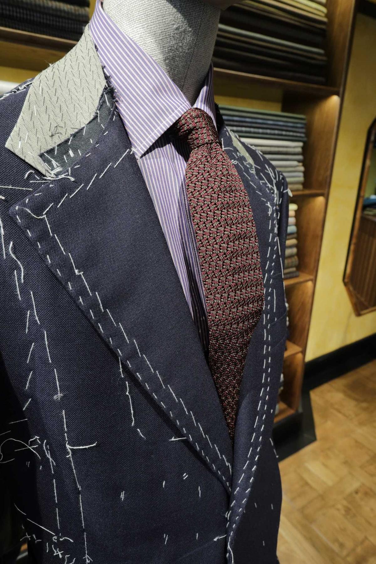 L’oro nelle mani: la tradizione sartoriale di Rubinacci in mostra a Napoli