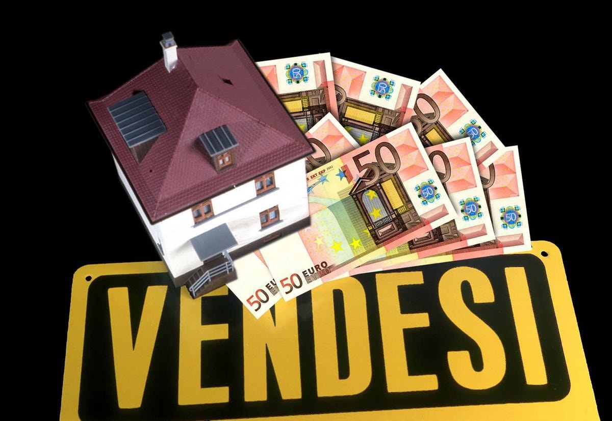 IMMOBILI 
 CASA
 CARTELLO VENDESI
 EURO BANCONOTA
 MERCATO IMMOBILARE