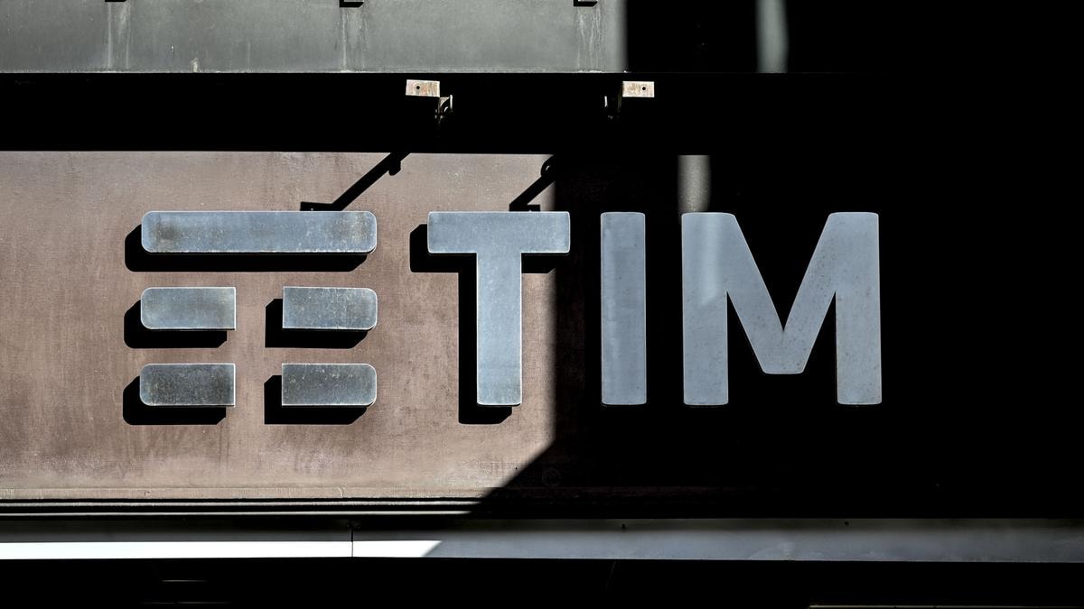 Tim, governo freddo sull’ipotesi Cvc e fondi al posto di Vivendi con il rischio spezzatino