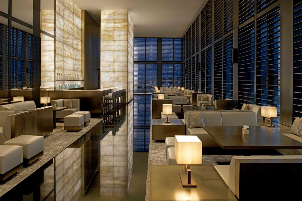 Natale a Milano, gli hotel a cinque stelle da prenotare dalla colazione alla spaghettata di mezzanotte 