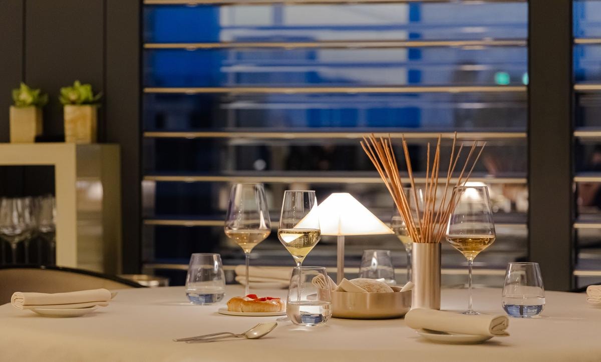 Natale a Milano, gli hotel a cinque stelle da prenotare dalla colazione alla spaghettata di mezzanotte 