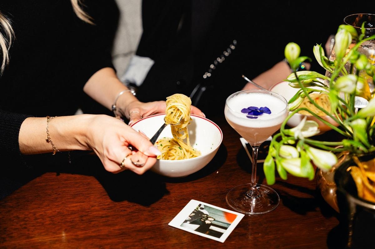 Natale a Milano, gli hotel a cinque stelle da prenotare dalla colazione alla spaghettata di mezzanotte 