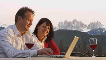 Una sala dello Ski Working Hub del Mottolino, a LivignoLa Yoga Room del Quellenhof See Lodge, in val PassiriaUna camera dell'Olm Nature Escape a Caminata di Tures, in valle AurinaLavoro vista monti in uno dei masi del Gallo Rosso