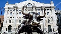 Investimenti 2025, i mercati correranno ancora? Quali azioni, settori e bond mettere in portafoglio secondo 50 gestori