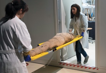Alfonso Frugis, presidente del Centro di Conservazione e Restauro La Venaria RealeLa disinfestazione per anossia di una carrozza napoleonicaFederica Pozzi, direttrice dei laboratori scientifici del CCR a La Venaria RealeIl trasporto di una mummia egizia durante il restauro a tessuti e bende