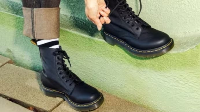 Un adv Dr. Martens (ph official website)