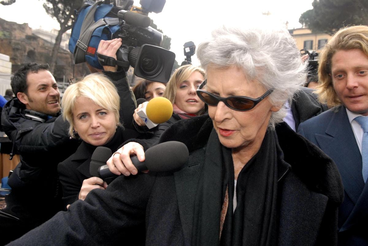 Eredità Agnelli, i nuovi documenti sulle transazioni di Marella Caracciolo in Liechtenstein. L’anticipazione di Far West