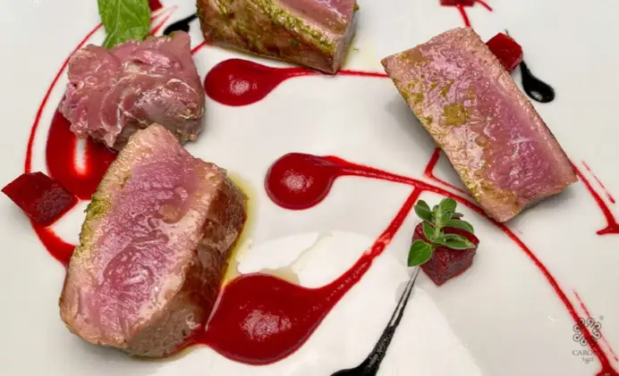 Tataki di tonno, battuto di spezie e barbabietola marinata - Vecchio Saracino Carola 1801®