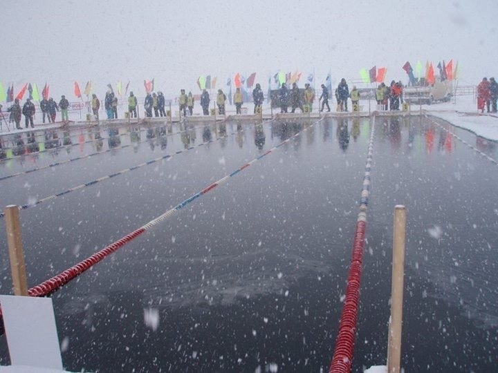 Ice swimming, il nuoto in acque gelide arriva in Italia, ed è tendenza